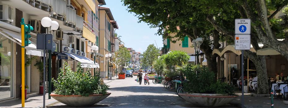 Carrara and Forte di Marmi